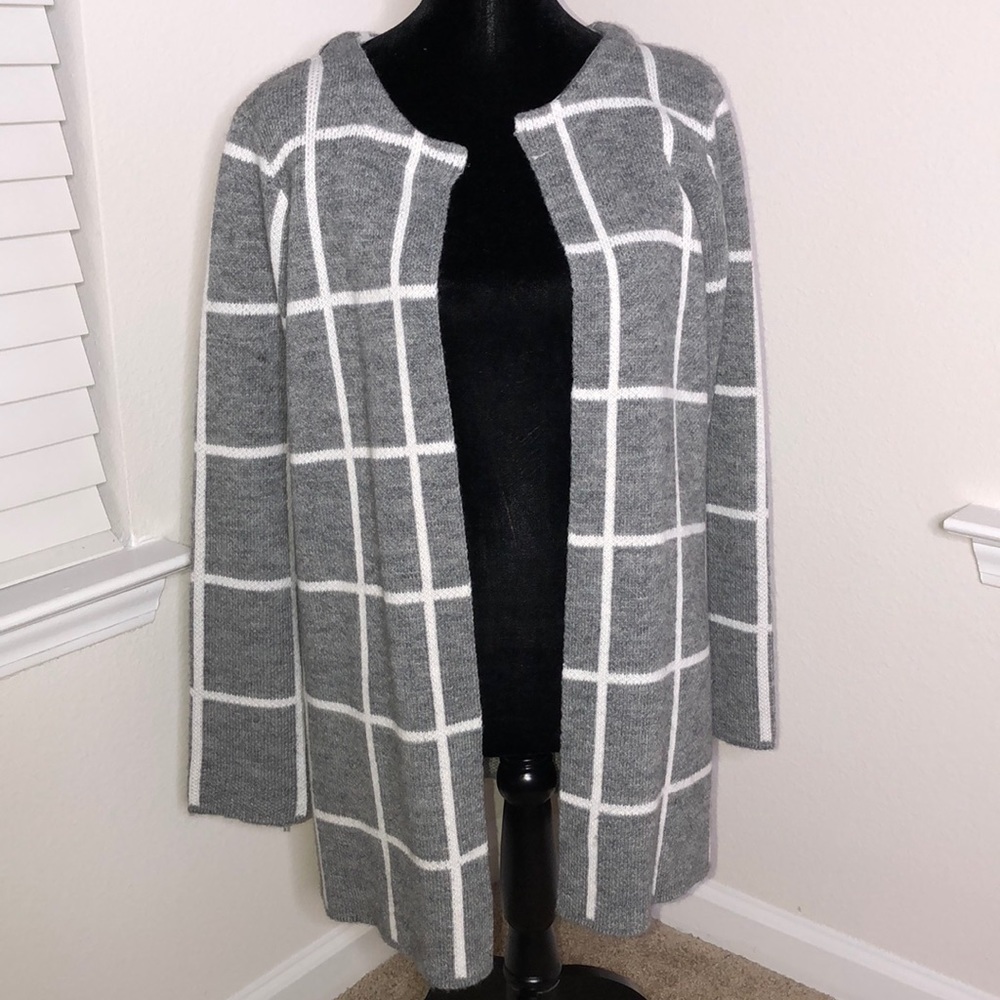 NWOT‼️ Gray & While Thick Cardigan